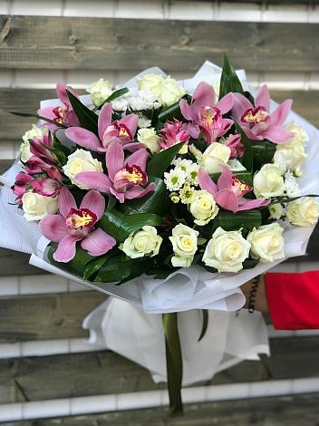 Букет цветов из: Розы и Хризантемы в Красноармейское Самарская область