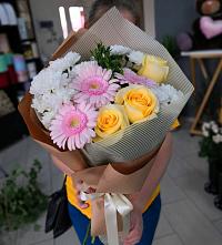 Букет цветов из:  Герберы, Розы и Хризантемы в Красноармейское Самарская область