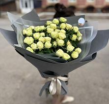 Букет Белые кустовые розы Солинеро в Красноармейское Самарская область